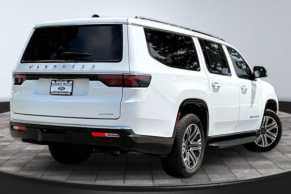 Used 2024 Jeep Wagoneer L Series II w/ Flexible Seating Group AWD/4WD image 6