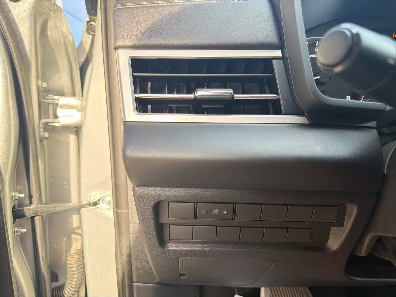 Used 2025 Mitsubishi Outlander ES FWD image 21
