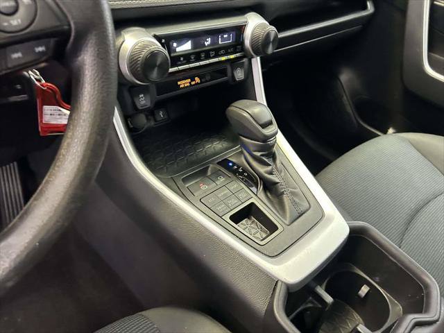 Certified 2022 Toyota RAV4 LE AWD/4WD image 19