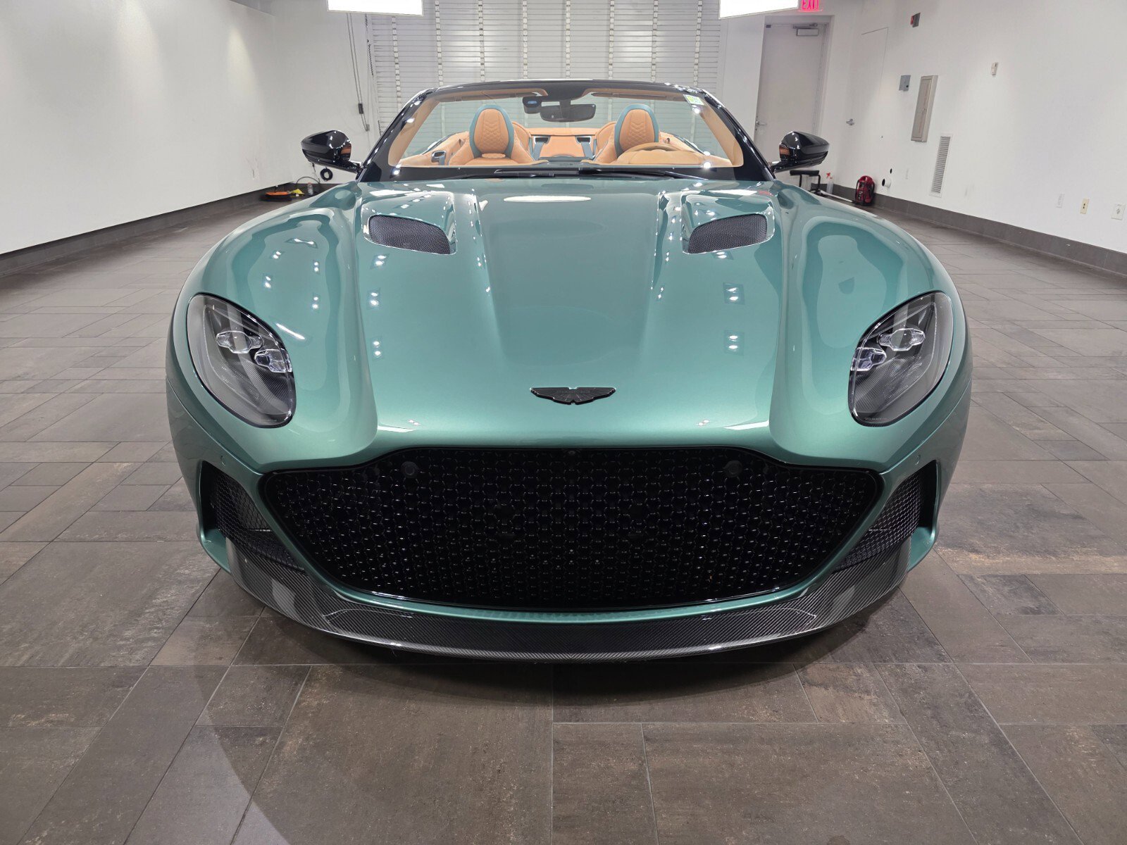 Used 2023 Aston Martin DBS Superleggera Volante image 7