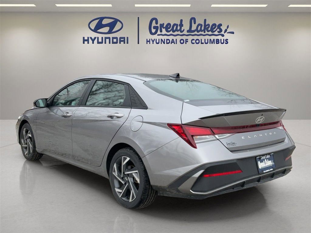 Certified 2025 Hyundai Elantra Sport image 3