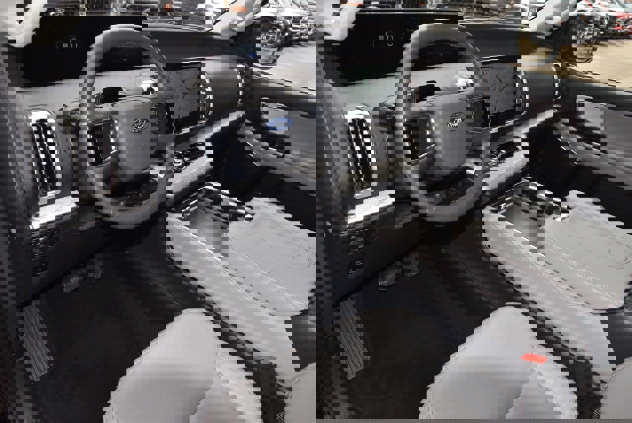 Certified 2025 Ford Expedition Active image 35