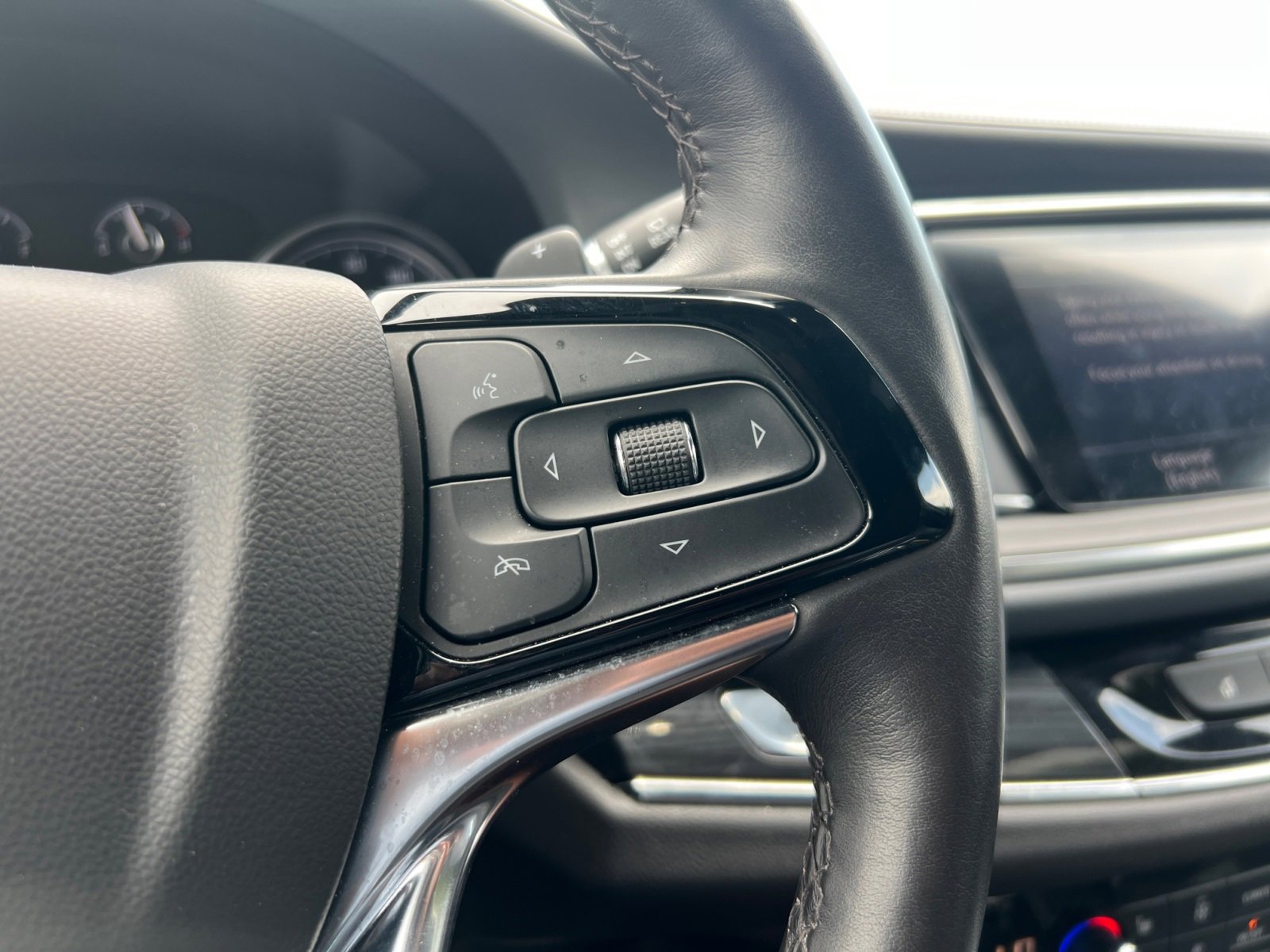 Used 2023 Buick Enclave Essence image 16