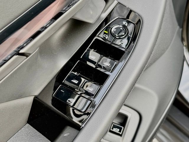 New 2026 BMW i5 eDrive40 w/ Premium Package image 16