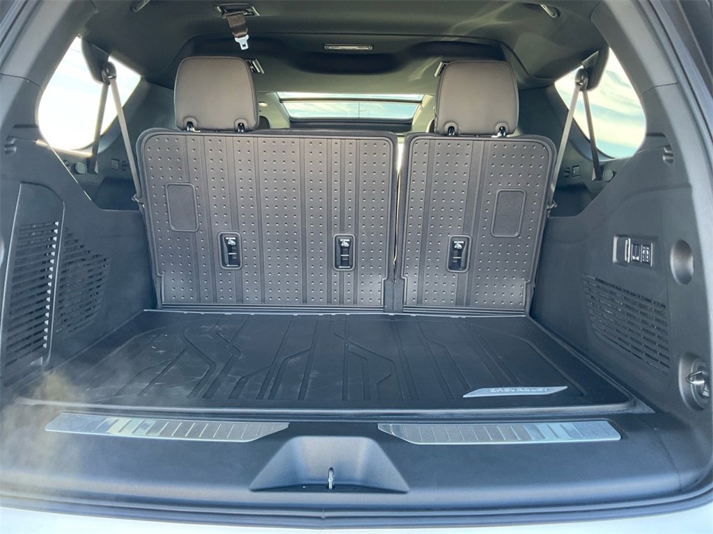 New 2025 Chevrolet Suburban High Country image 28