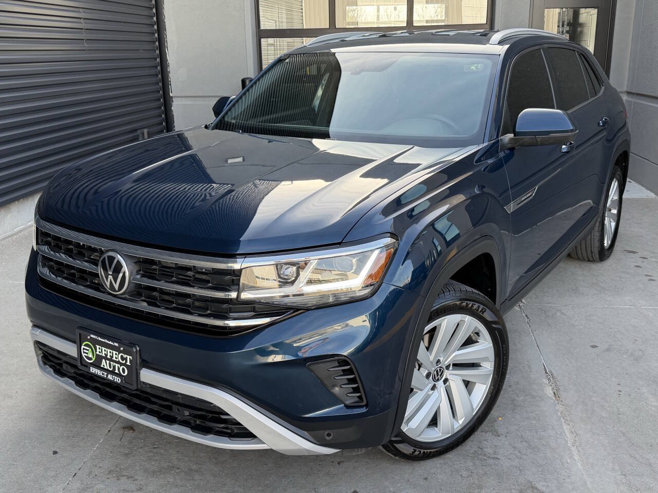Used 2022 Volkswagen Atlas Cross Sport SE AWD/4WD image 3