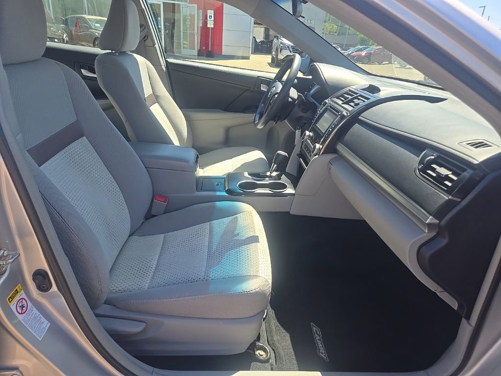 Used 2014 Toyota Camry LE FWD image 19
