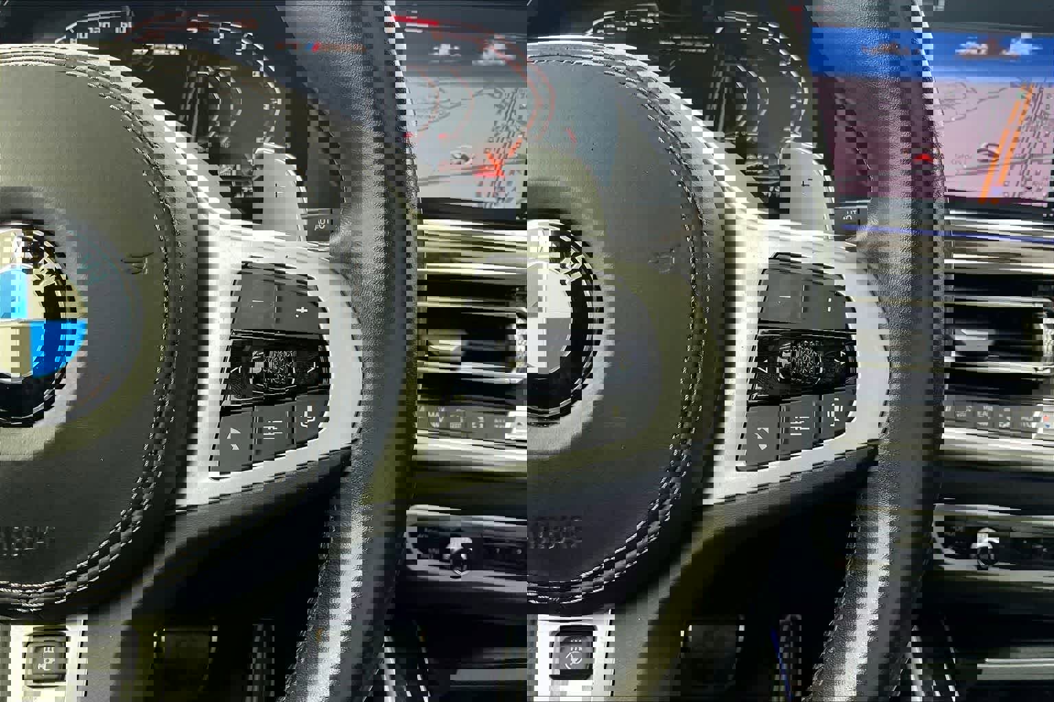 Used 2020 BMW X7 M50i image 25