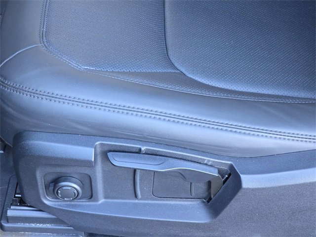 Used 2025 Land Rover Defender 90 S image 28