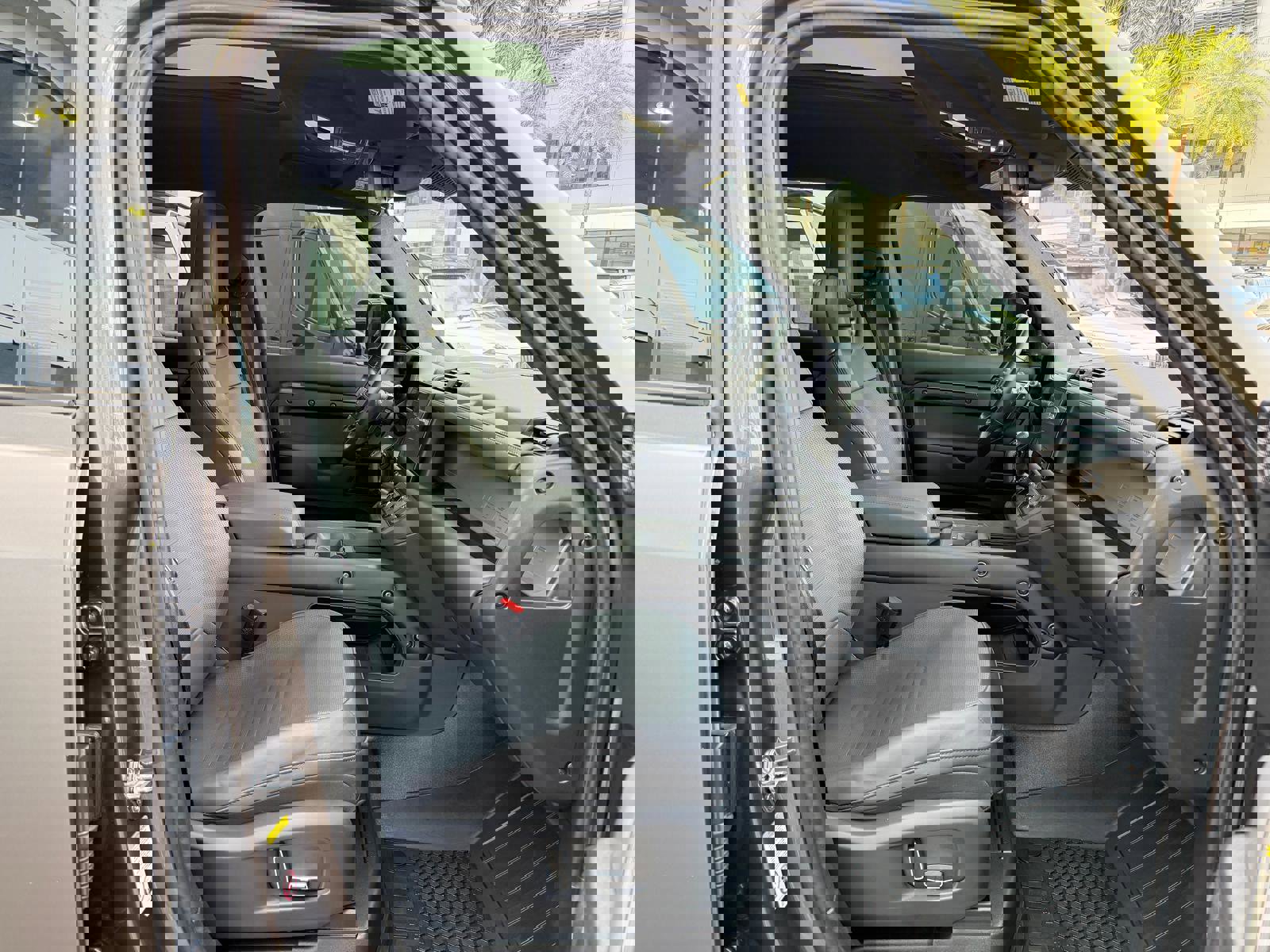 Used 2025 Land Rover Defender 110 AWD/4WD image 23