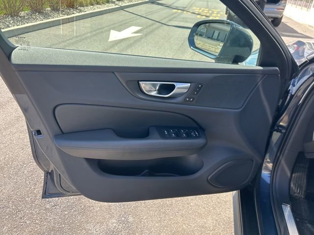 Used 2025 Volvo V60 B5 Cross Country Plus image 16