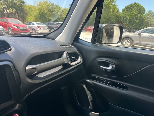 Used 2023 Jeep Renegade Latitude AWD/4WD image 18