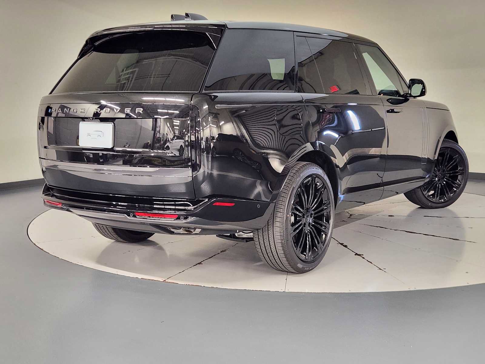 New 2026 Land Rover Range Rover Long Wheelbase SE AWD/4WD image 2