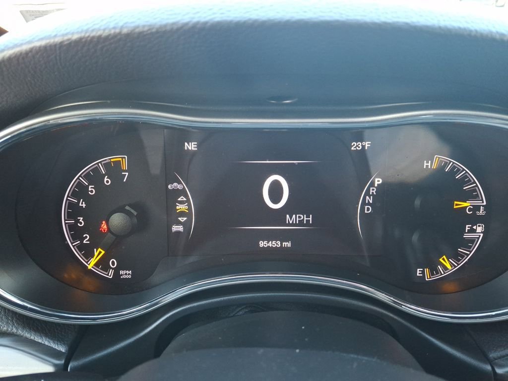 Used 2019 Jeep Grand Cherokee Altitude image 15