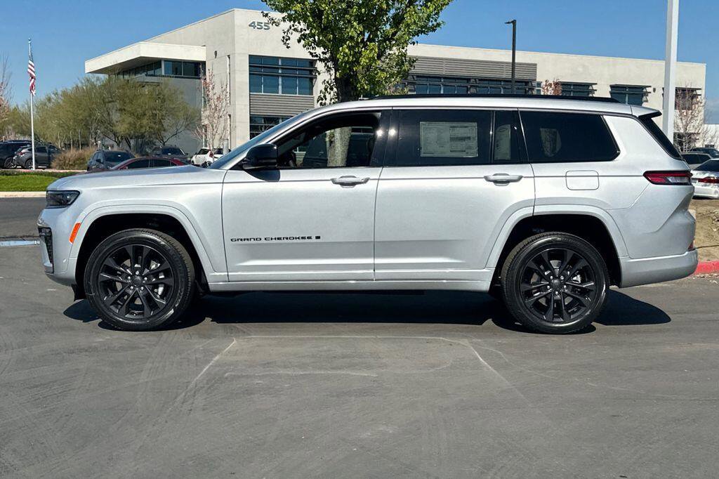 New 2026 Jeep Grand Cherokee L Limited AWD/4WD image 7