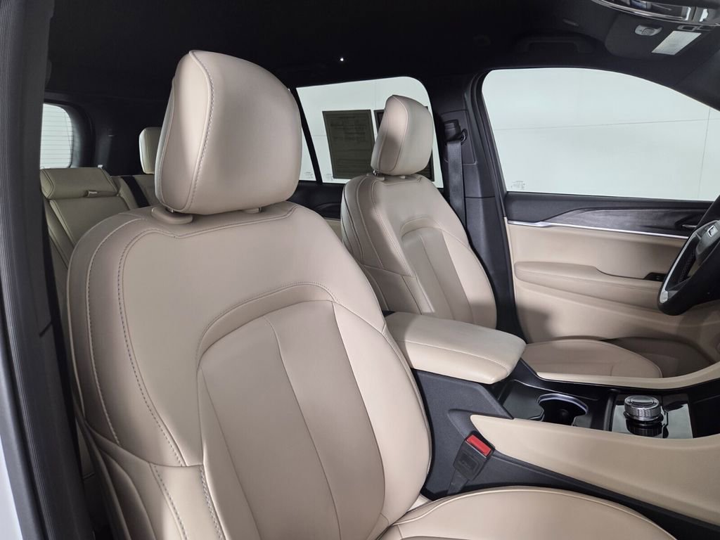 Certified 2025 Jeep Grand Cherokee Limited image 35