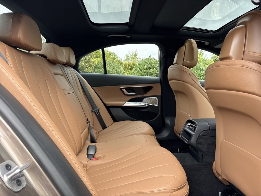 New 2026 Mercedes-Benz E 350 4MATIC Sedan image 16