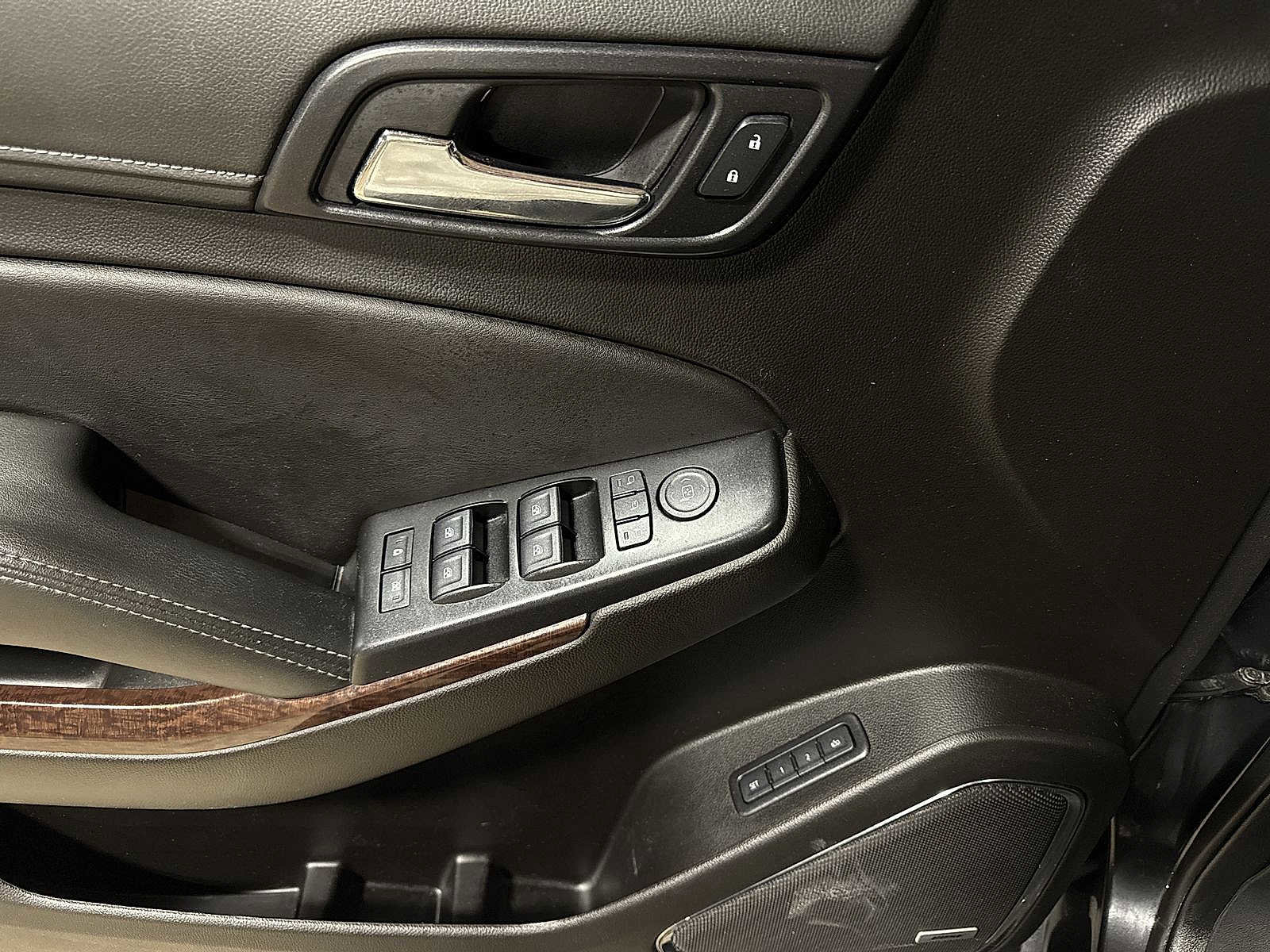 Used 2020 GMC Yukon XL SLT w/ Premium Edition image 24