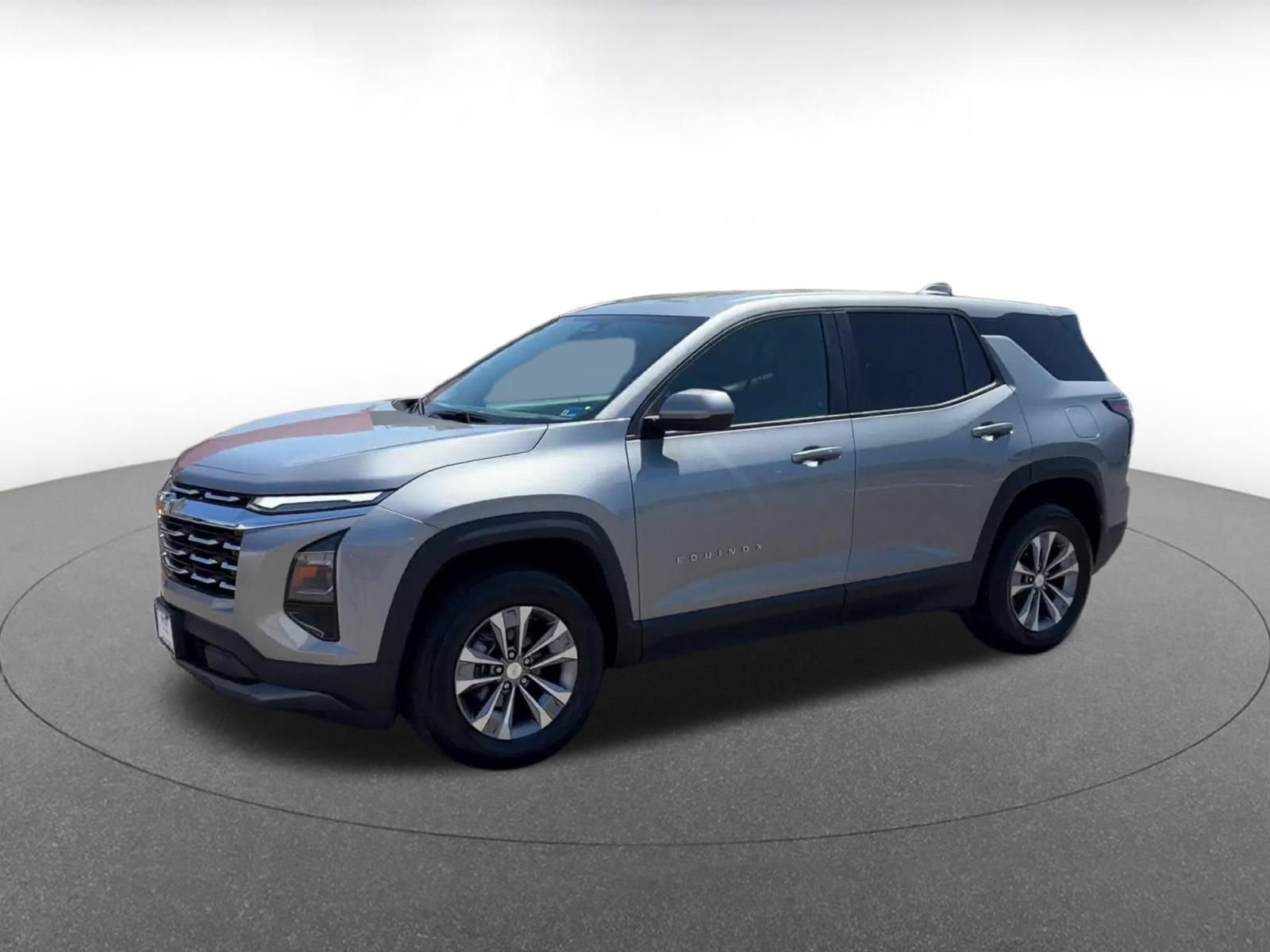 Used 2025 Chevrolet Equinox LT FWD image 8