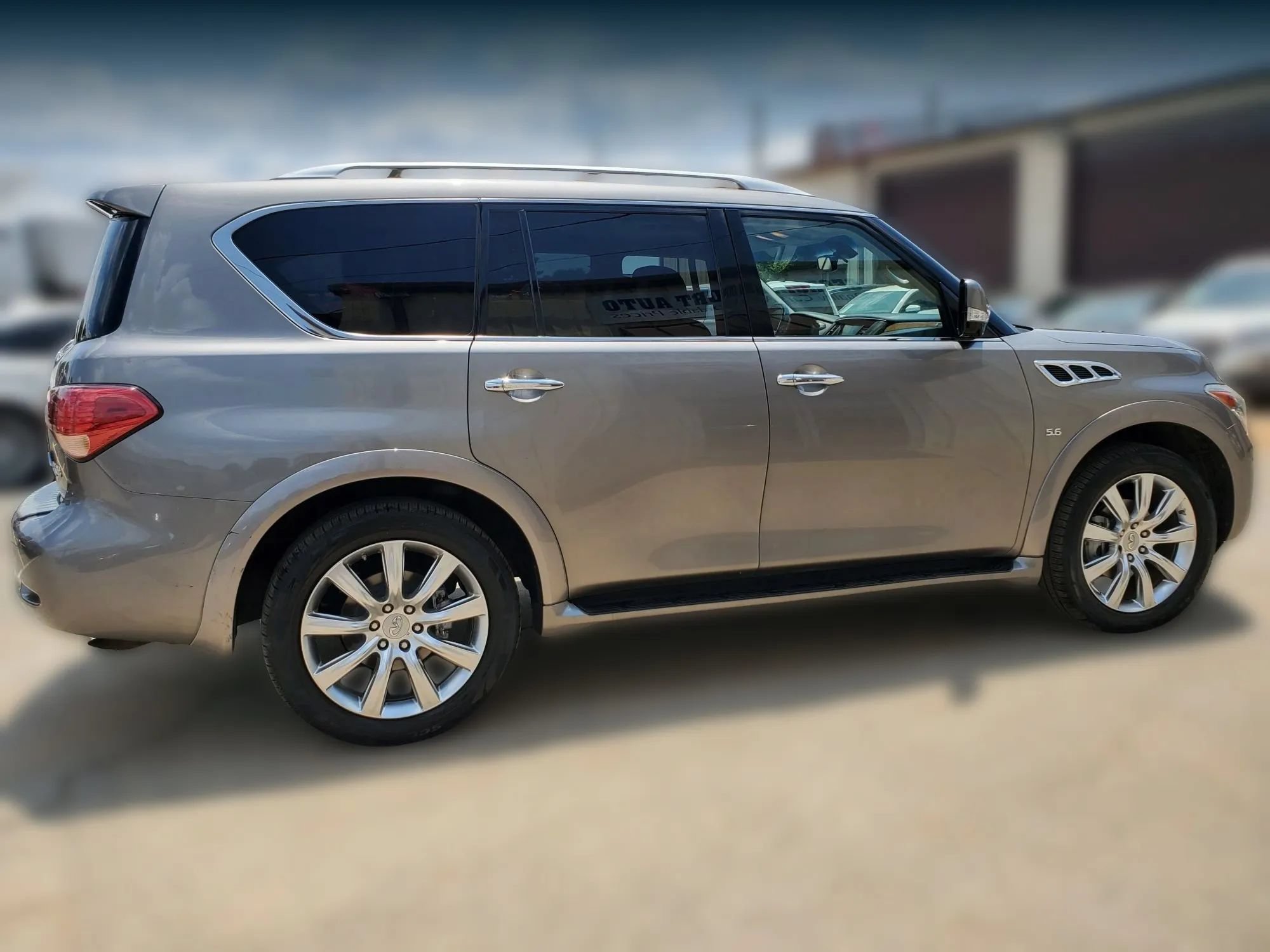 Used 2014 INFINITI QX80 4WD w/ Theater Package image 17
