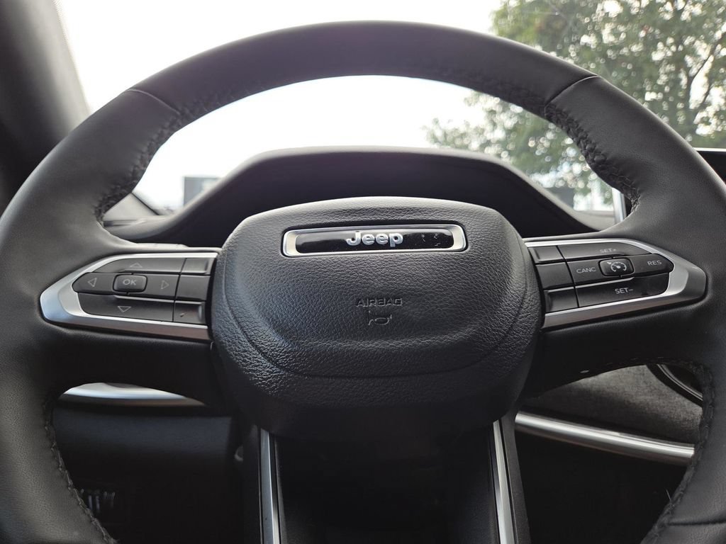 Used 2023 Jeep Compass Latitude AWD/4WD image 25