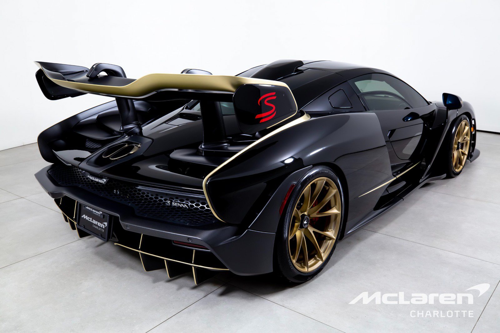 Used 2019 McLaren Senna RWD image 9