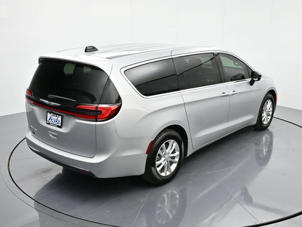 New 2026 Chrysler Pacifica Select image 30