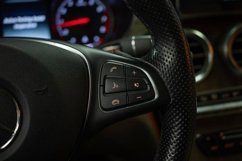 Used 2019 Mercedes-Benz GLC 300 4MATIC w/ Parking Assistance Package image 24