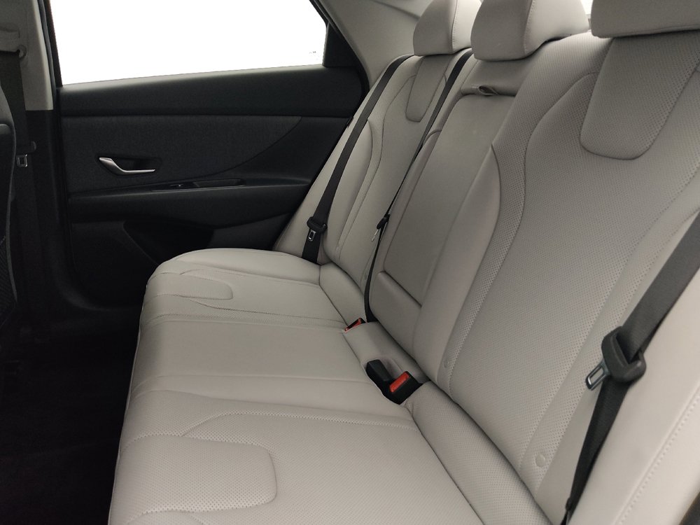 Used 2025 Hyundai Elantra Limited FWD image 18