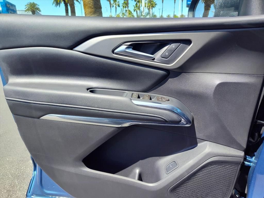 New 2026 Chevrolet Traverse LT w/ Sun and Wheel Package FWD image 9