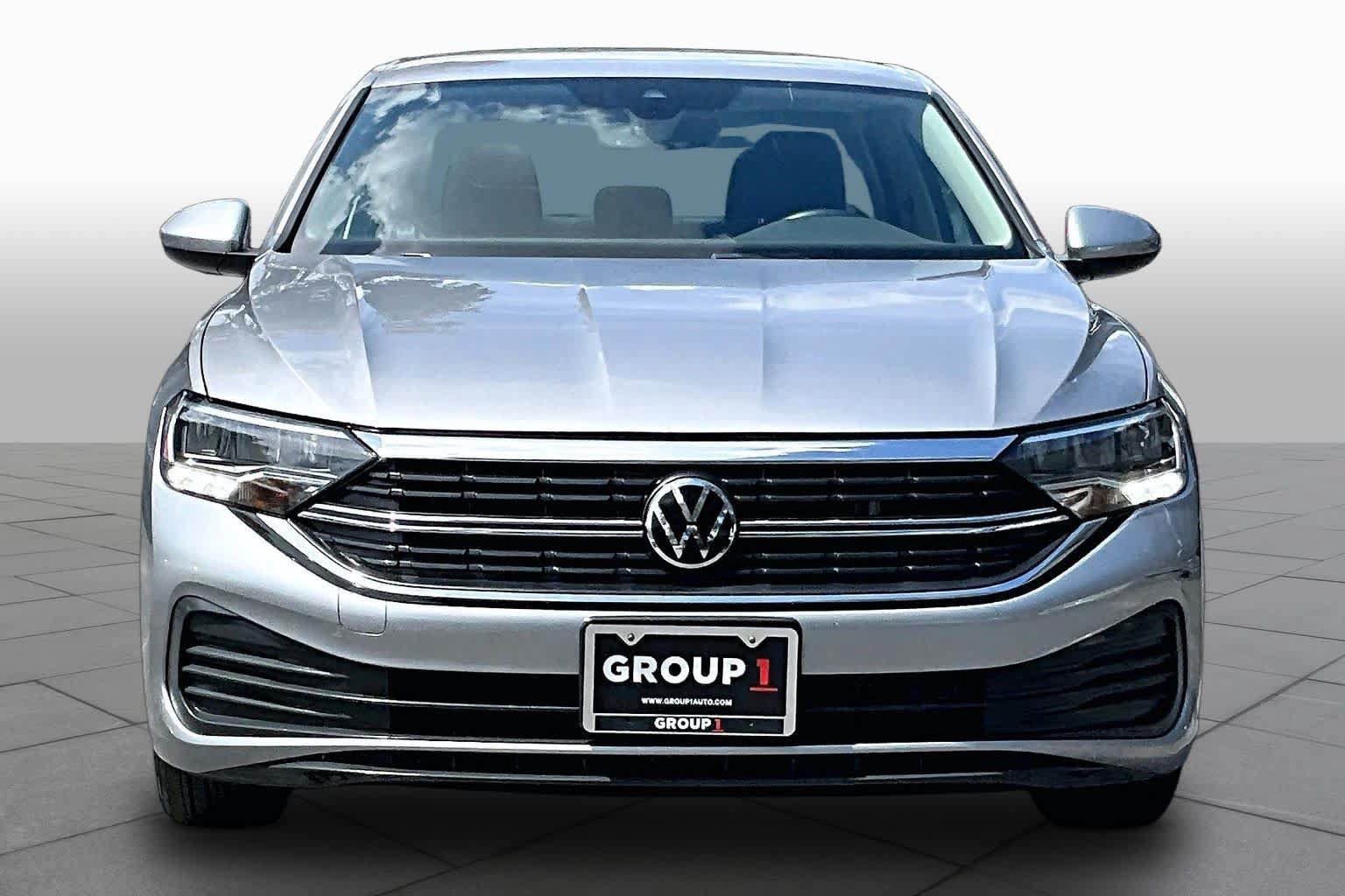 Used 2023 Volkswagen Jetta SE FWD image 4