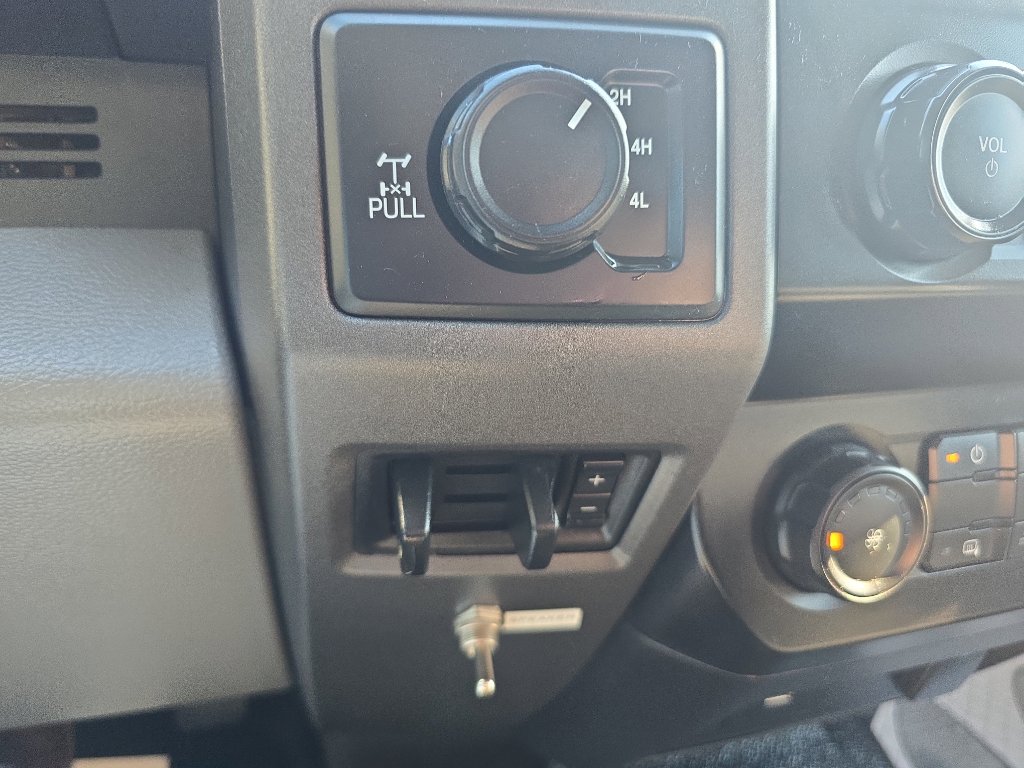 Used 2020 Ford F250 XL w/ Power Equipment Group image 28