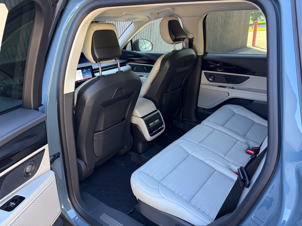 New 2026 Lincoln Nautilus Reserve AWD/4WD image 17