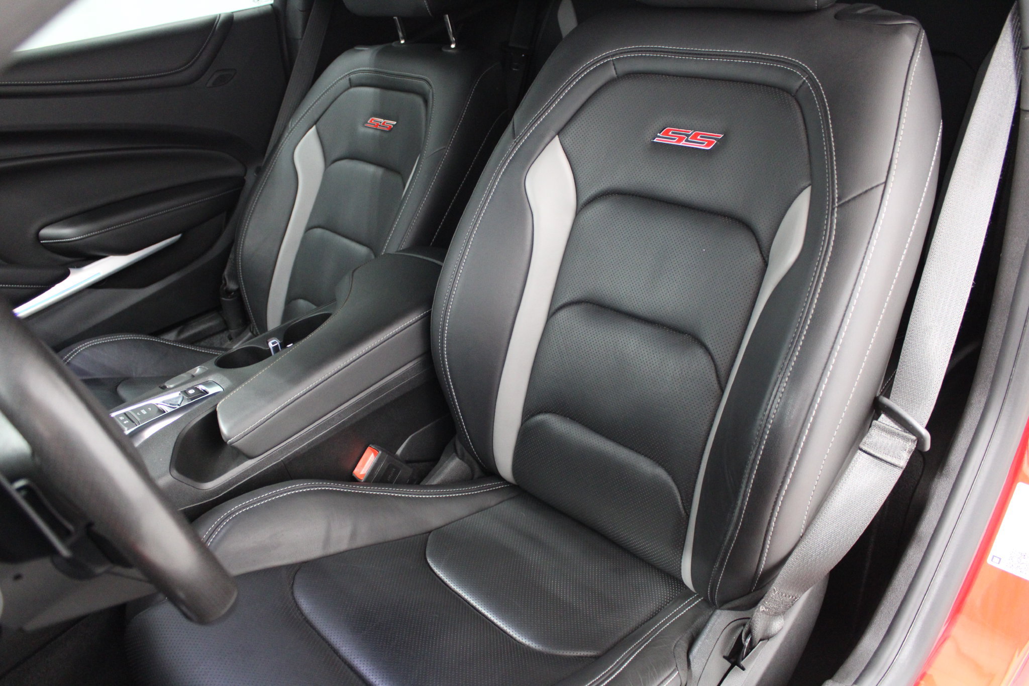 Used 2019 Chevrolet Camaro SS RWD image 12