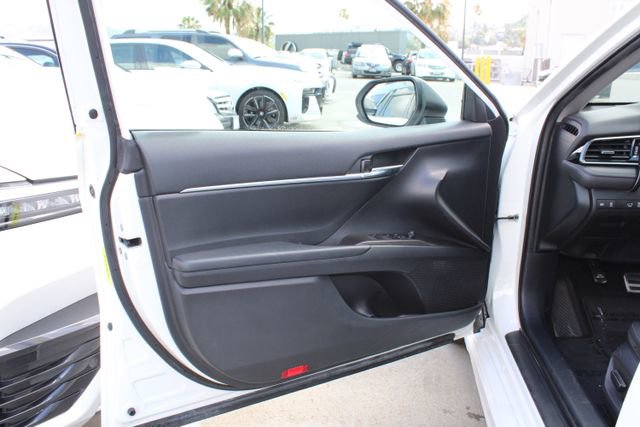 Used 2021 Toyota Camry SE w/ Carpet Mat Package (TMS) image 10