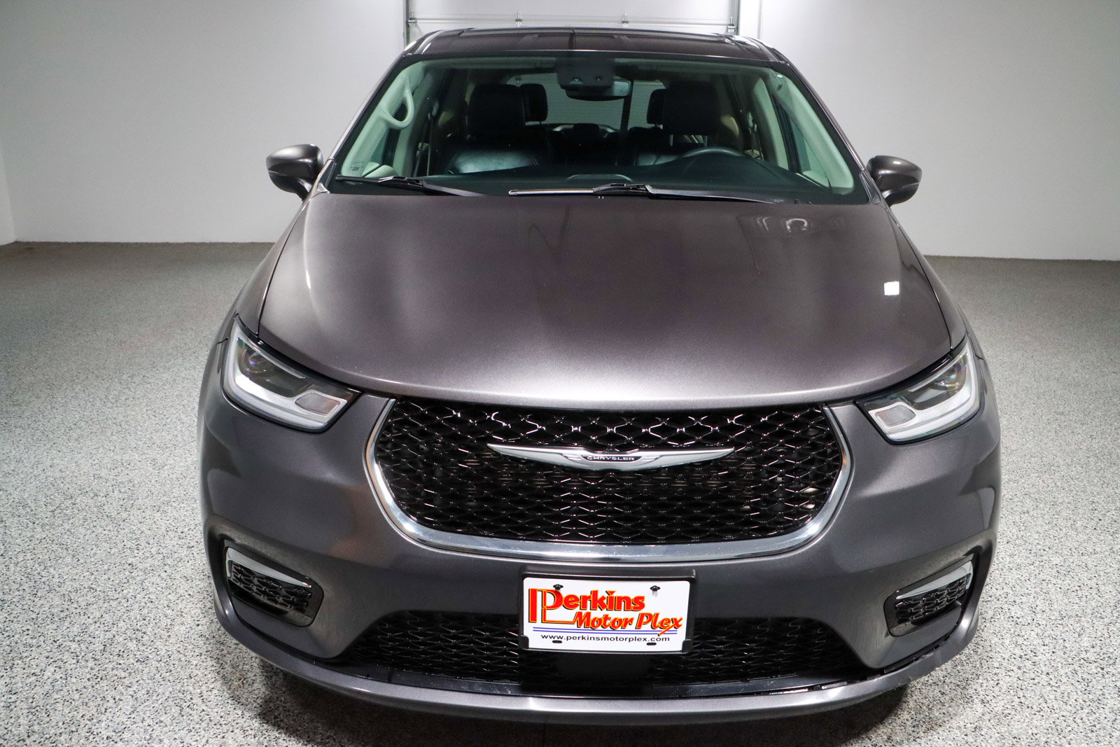 Used 2023 Chrysler Pacifica Touring-L image 4