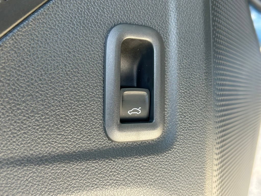 Certified 2025 Volkswagen Tiguan SE R-Line FWD image 25