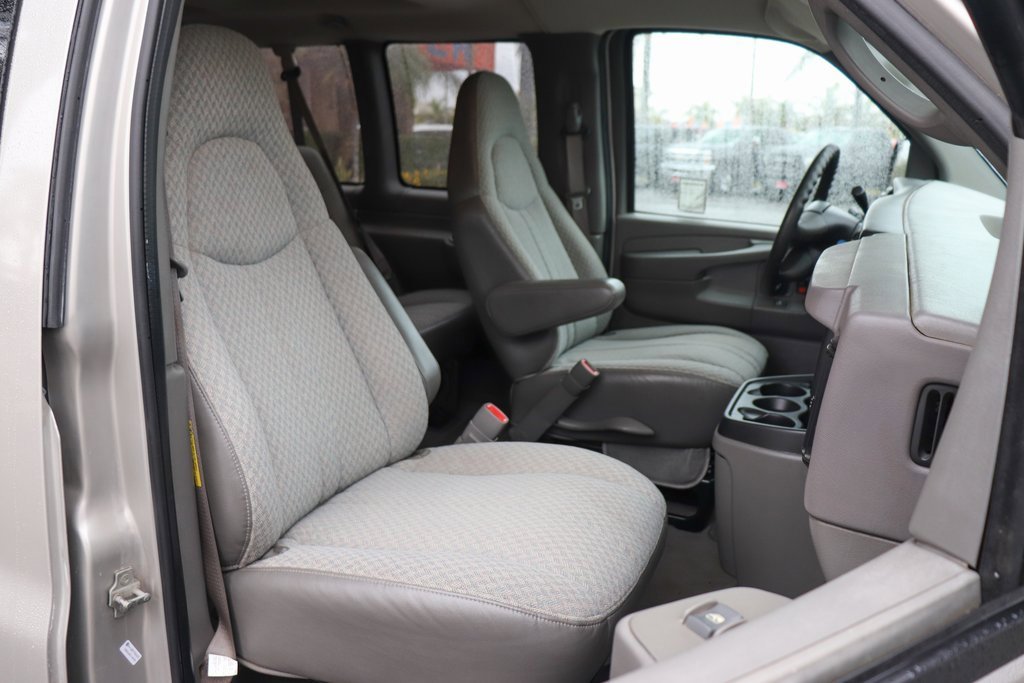 Used 2005 Chevrolet Express 3500 Extended Passenger w/ LS Preferred Equipment Group image 30