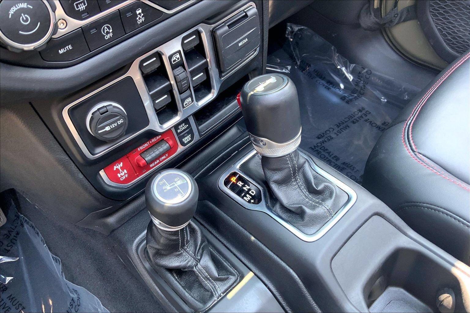 Certified 2025 Jeep Wrangler Unlimited Rubicon AWD/4WD image 16