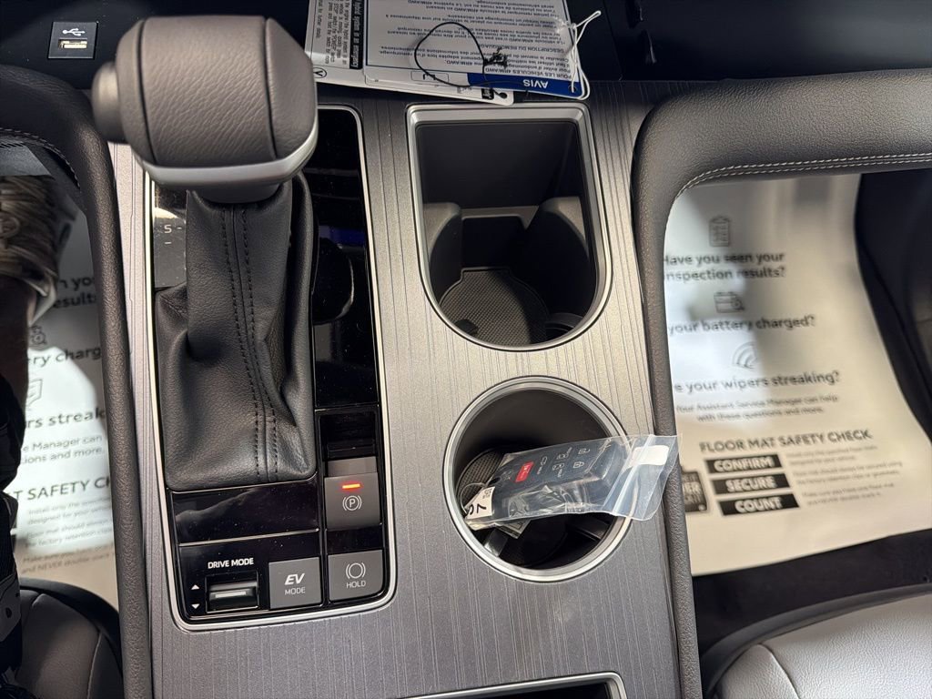 Used 2026 Toyota Sienna XLE image 32