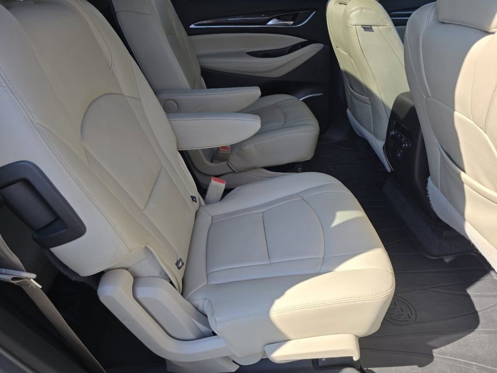 Used 2019 Buick Enclave Essence image 18