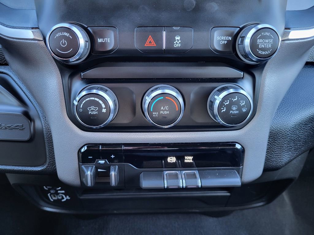 Used 2024 RAM 3500 Big Horn AWD/4WD image 15