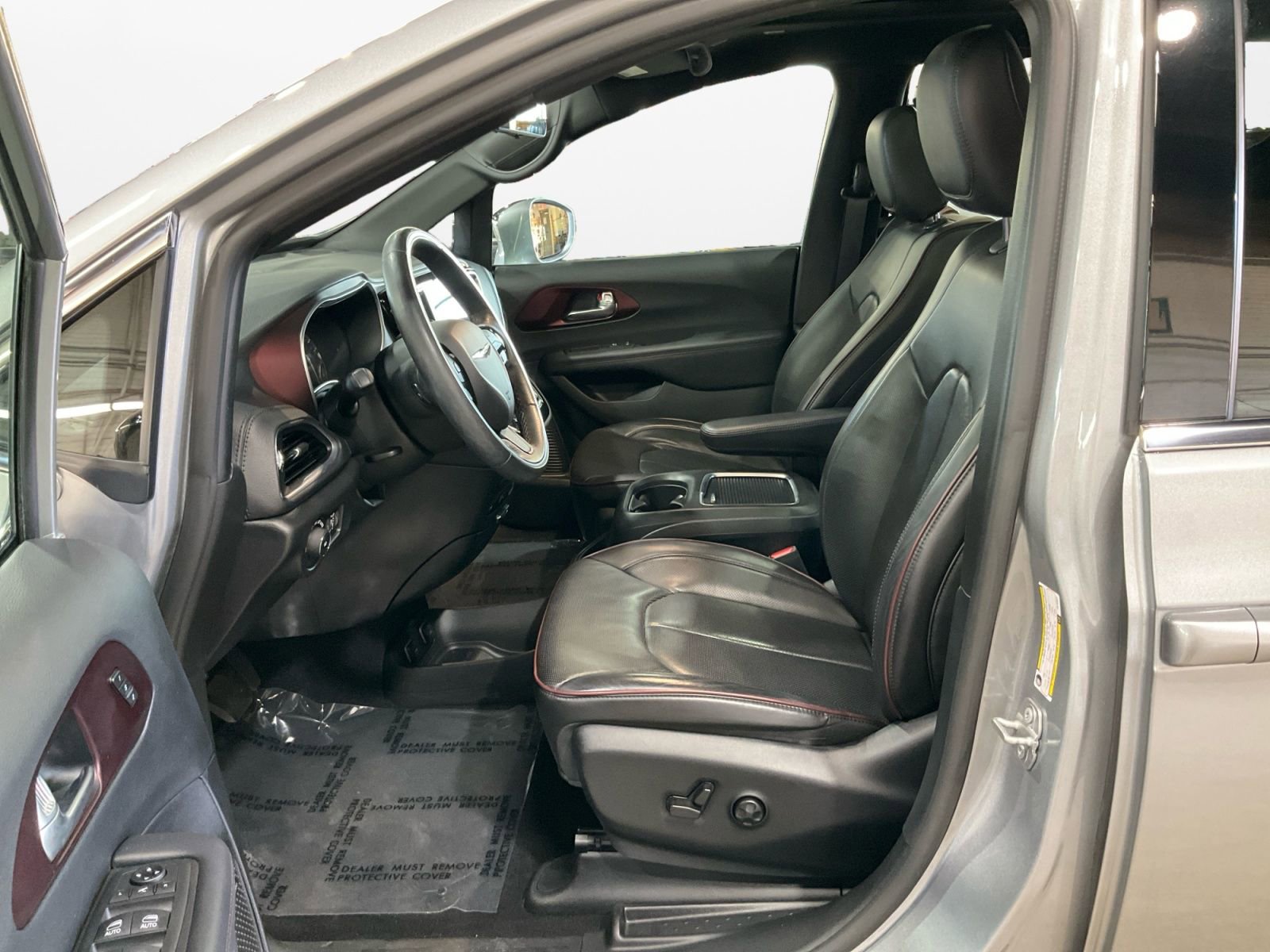 Used 2020 Chrysler Pacifica Limited image 9