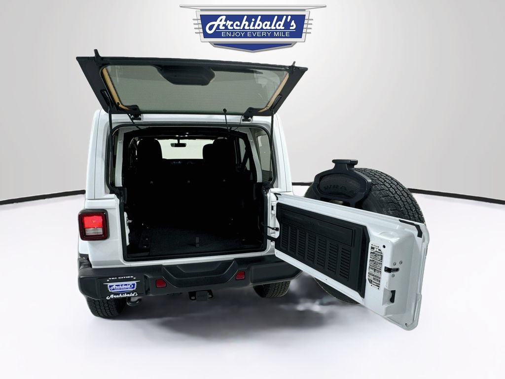 Used 2023 Jeep Wrangler Unlimited Sahara w/ Cold Weather Group AWD/4WD image 26