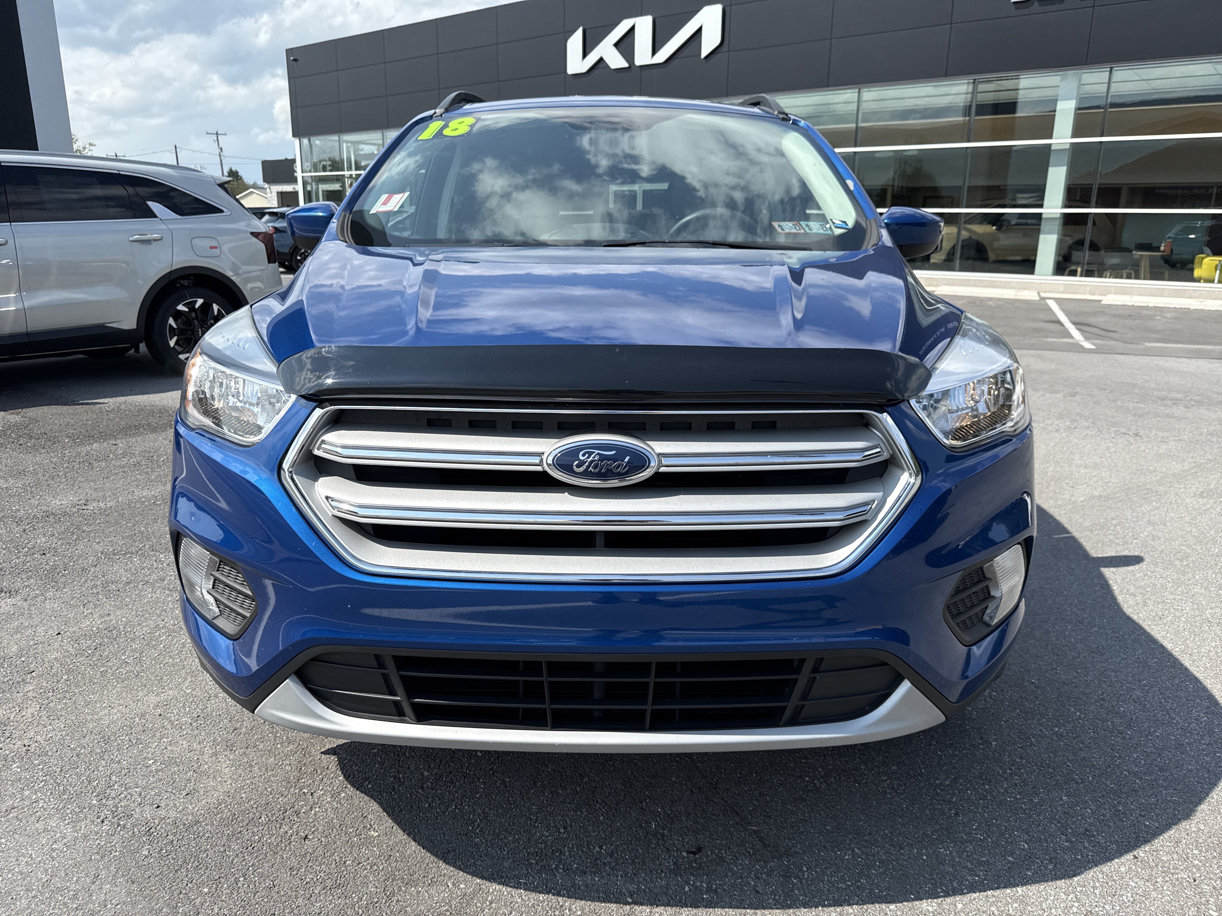 Used 2018 Ford Escape SE w/ SE Sync 3 Package AWD/4WD image 9