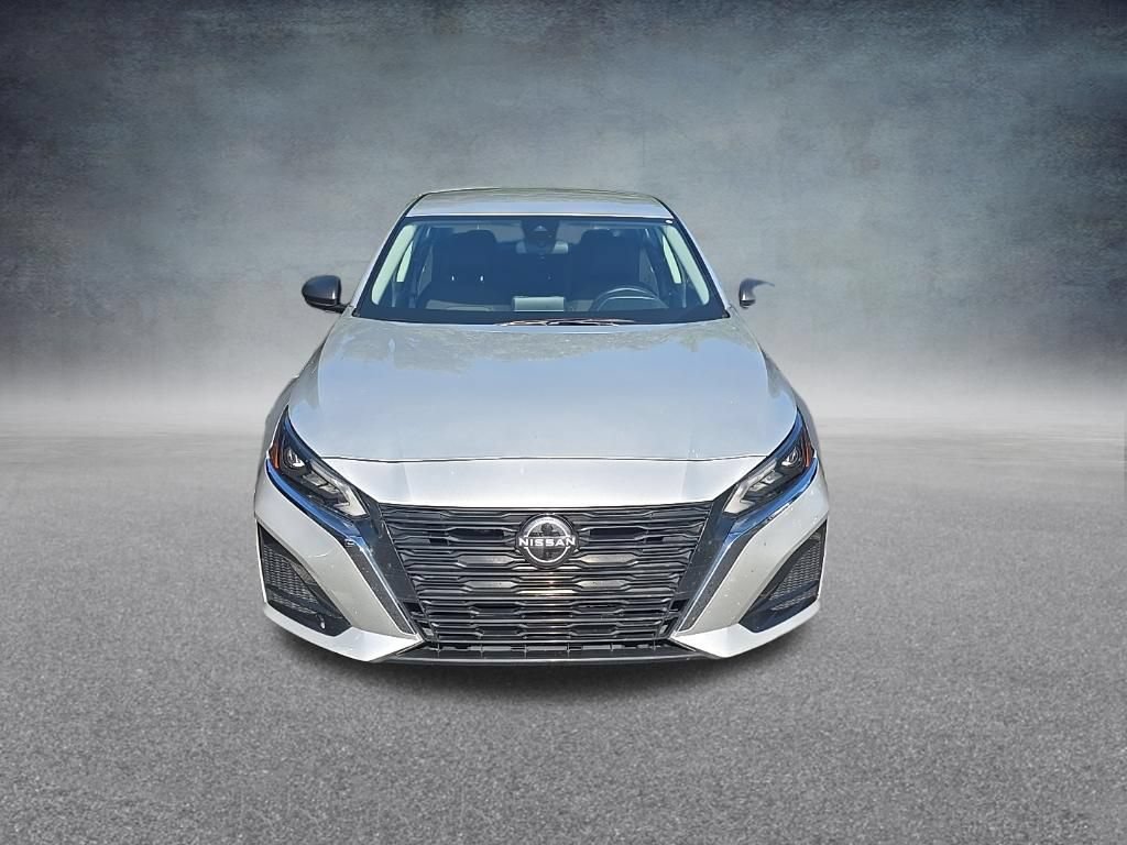 Used 2025 Nissan Altima 2.5 SV FWD image 3