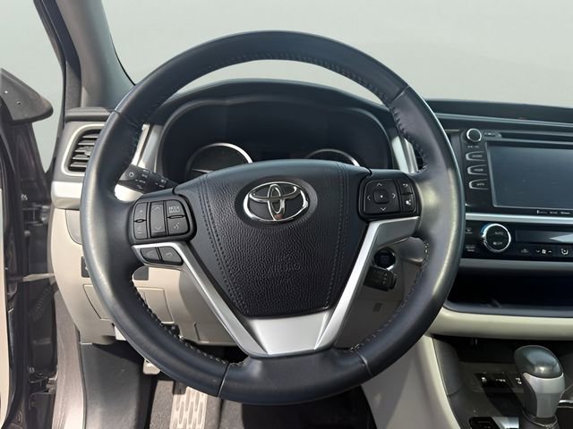 Used 2016 Toyota Highlander XLE AWD/4WD image 14