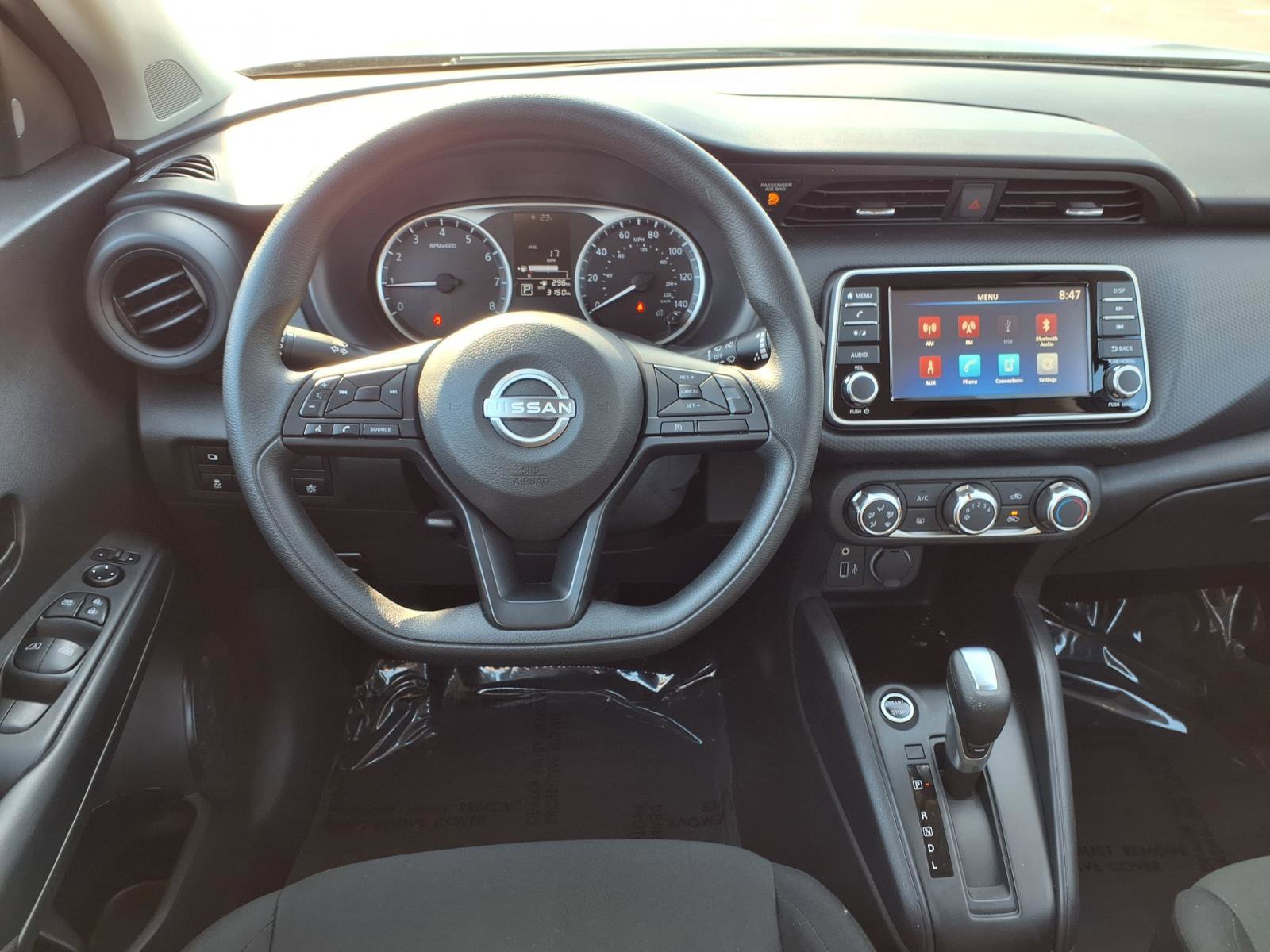 Used 2025 Nissan Kicks Play S image 2