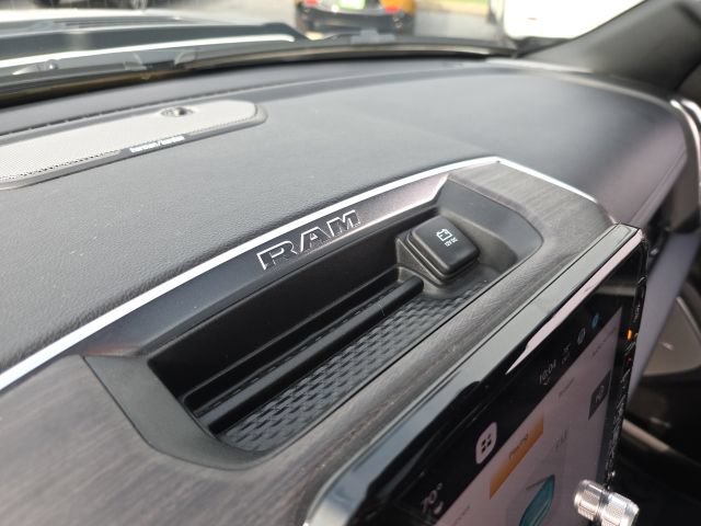 Used 2025 RAM 1500 Laramie AWD/4WD image 23