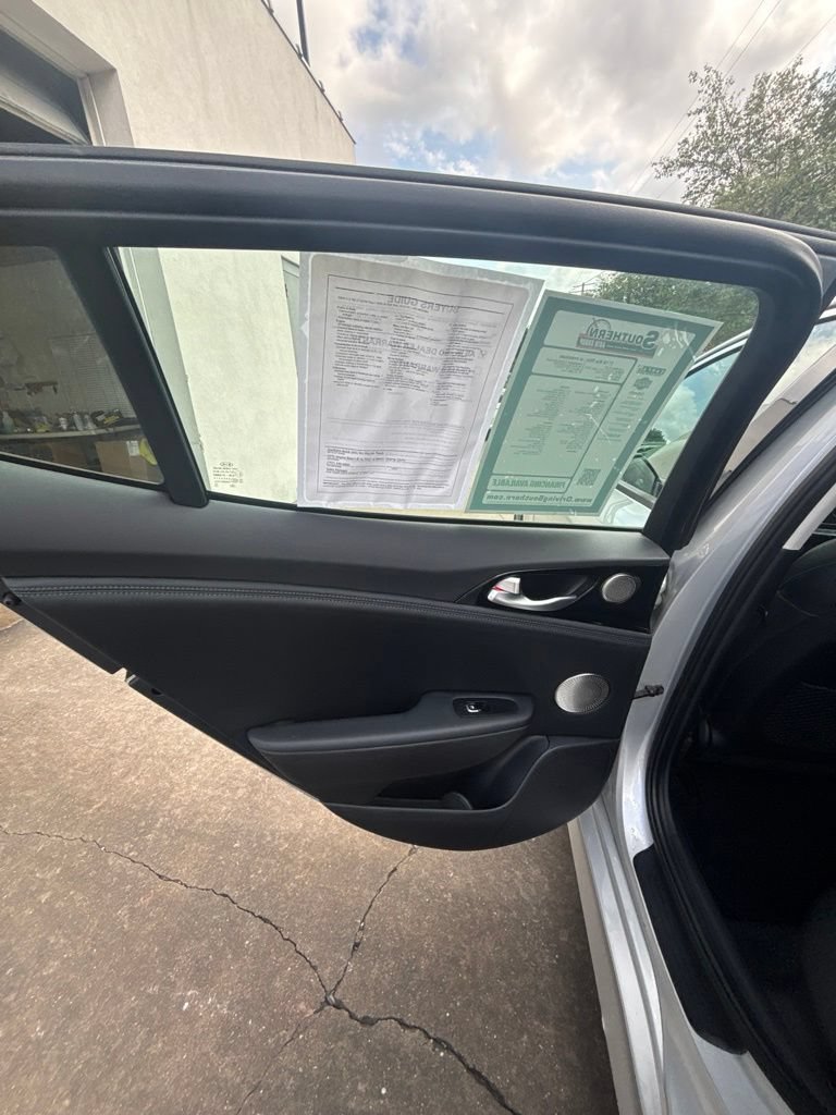Used 2018 Kia Stinger Premium RWD image 16